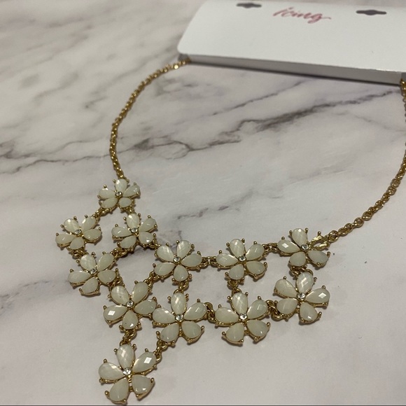 🛍 3/$45 Brand New Icing Statement Necklaces - Picture 5 of 7